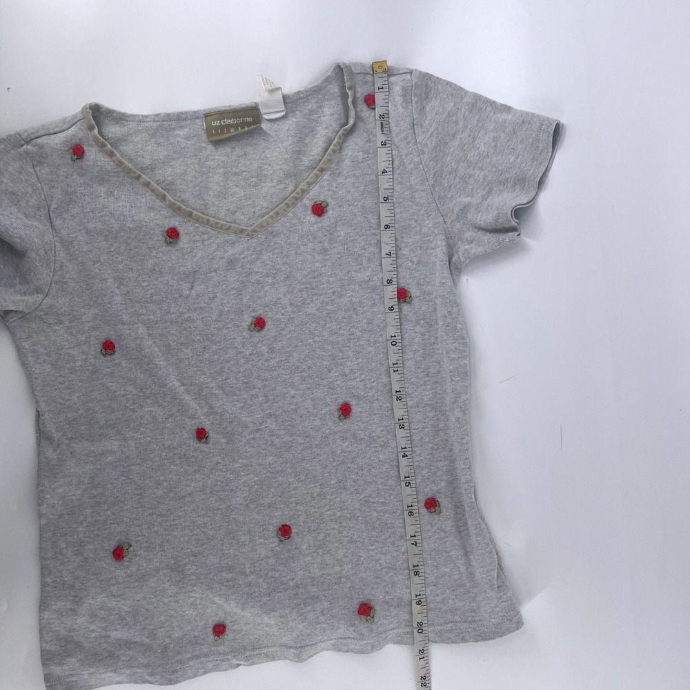 Liz Claiborne Lizwear Vintage Gray Ribbon Rose Baby Tee V-Neck T-Shirt Small - Picture 6 of 8